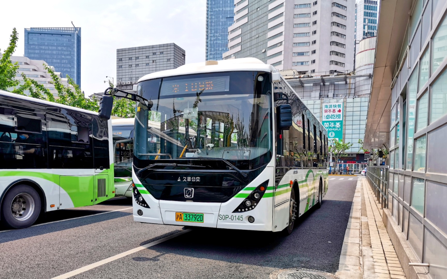 【水视频】久事公交巴士二公司109路驶离上海火车站(南广场)pov视角