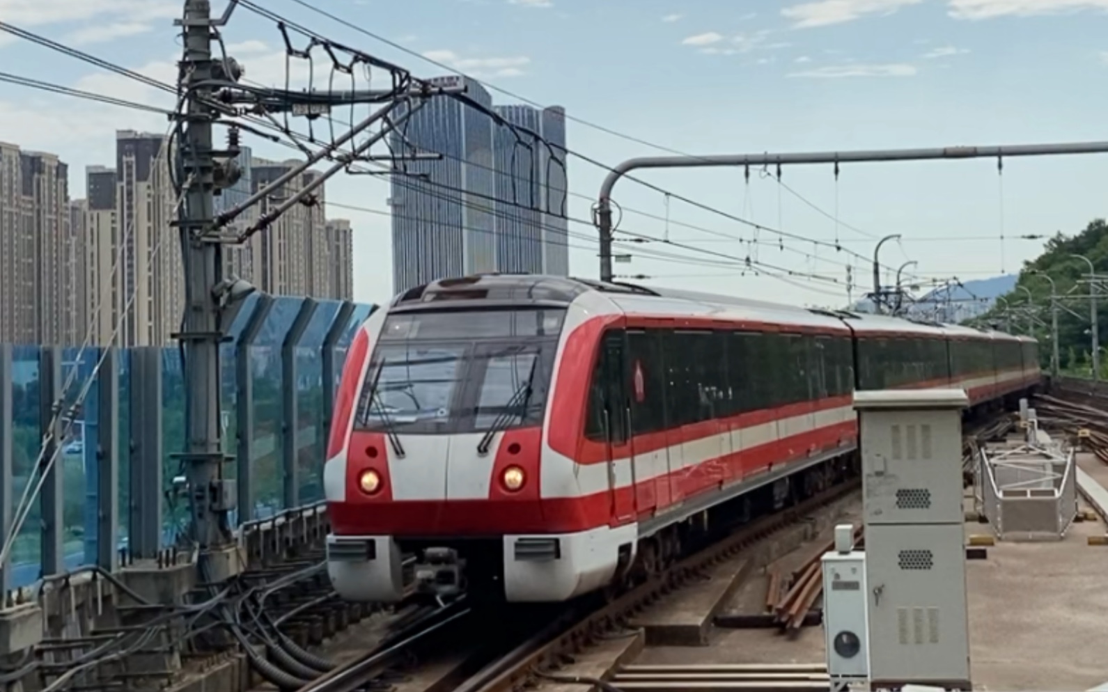 南京地铁2号线列车 经天路站折返进站_哔哩哔哩_bilibili