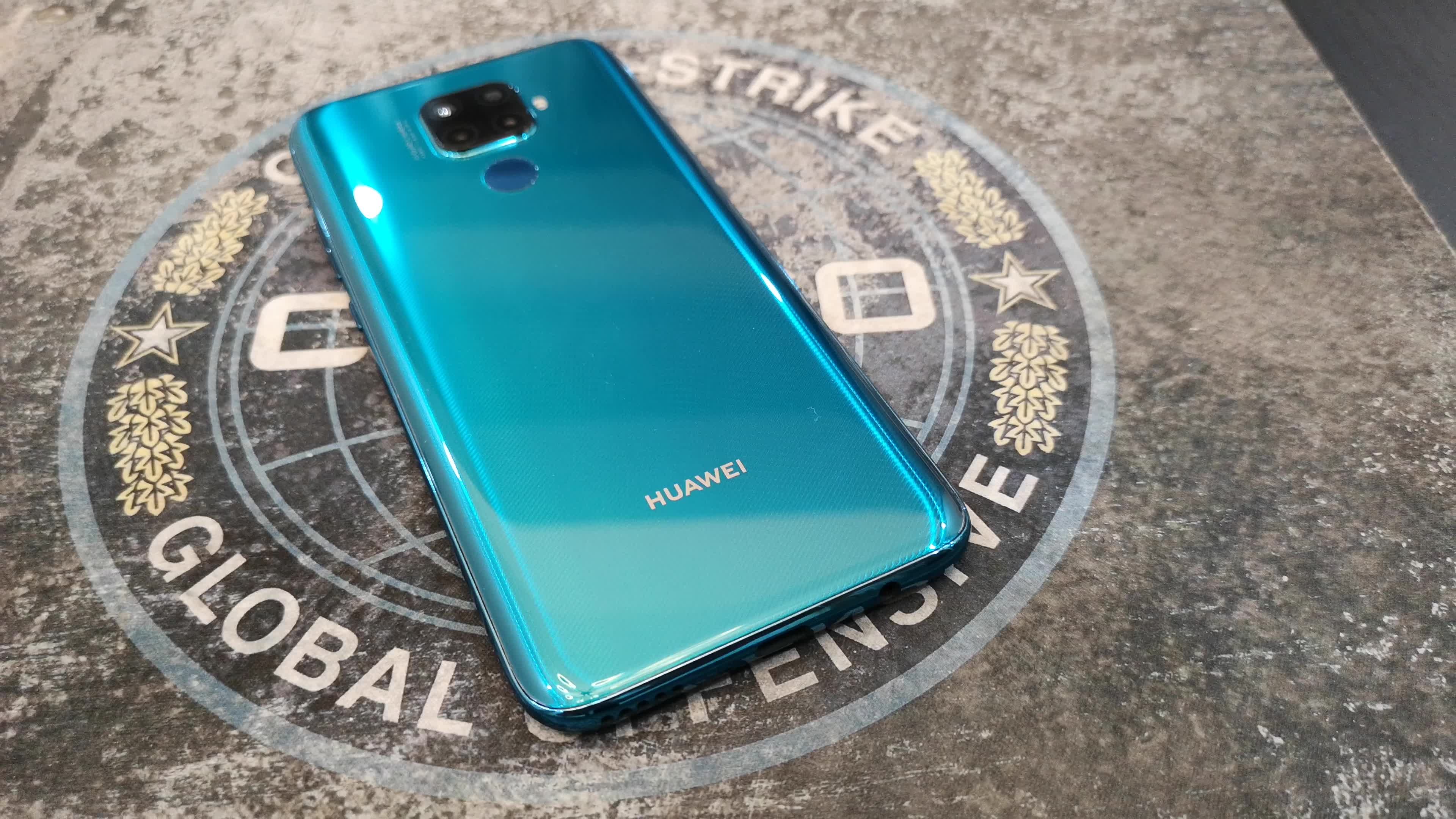 华为nova 5i pro_翡冷翠款_背面实拍_炒鸡好看!