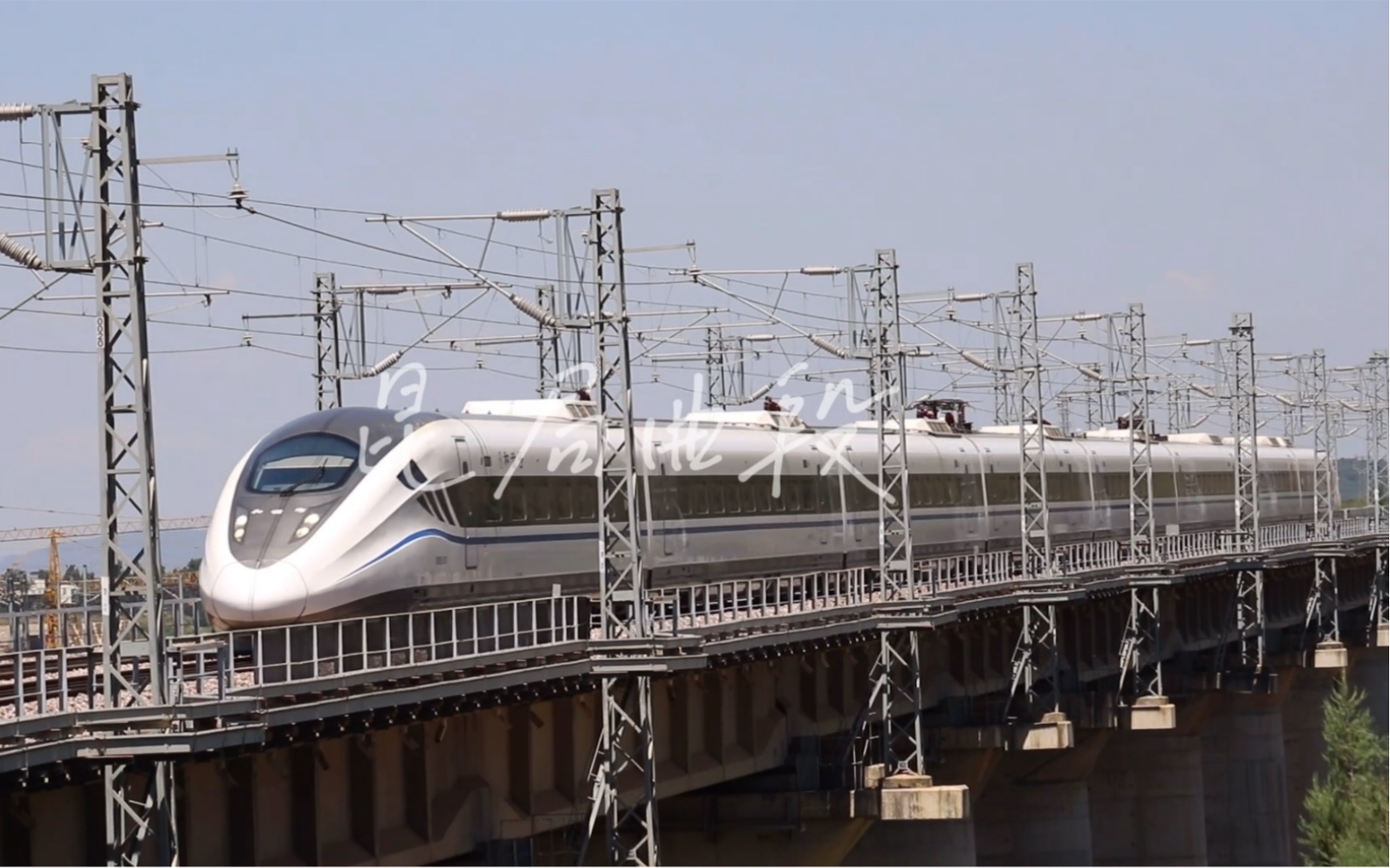 先进黑脸crh2g-2421行驶在昆明-昆明南联络线!