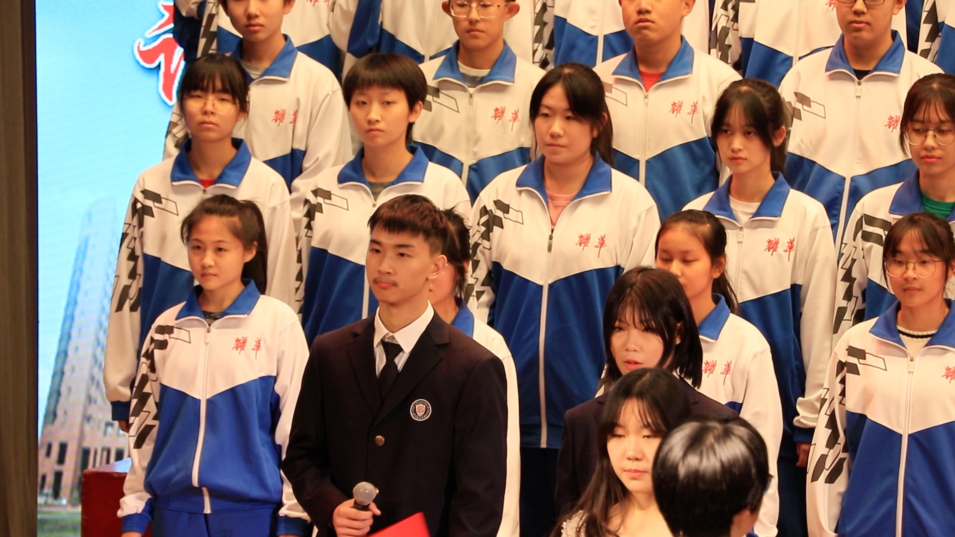 耀华嘉诚国际中学高一年级一班二班班班唱《我和你》_哔哩哔哩 (゜-゜