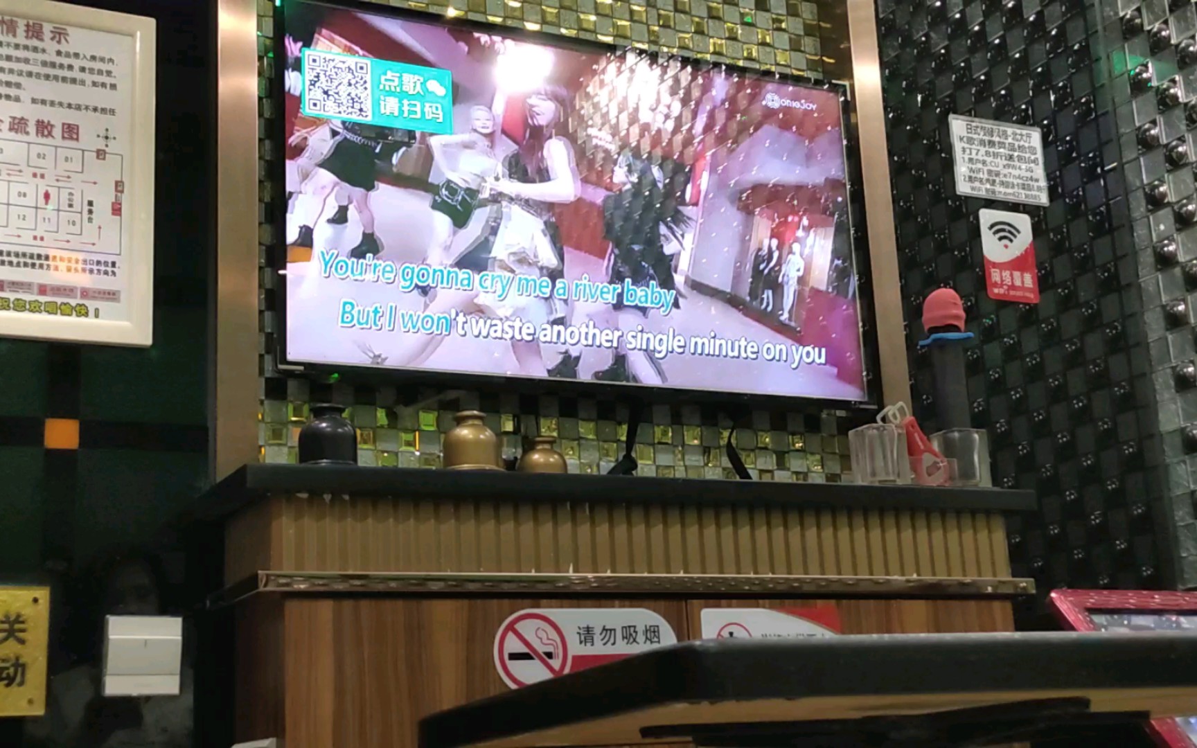 23一个人激情唱了仨小时ktv仍觉不够尽兴(因为没有把所有喜欢的会唱的