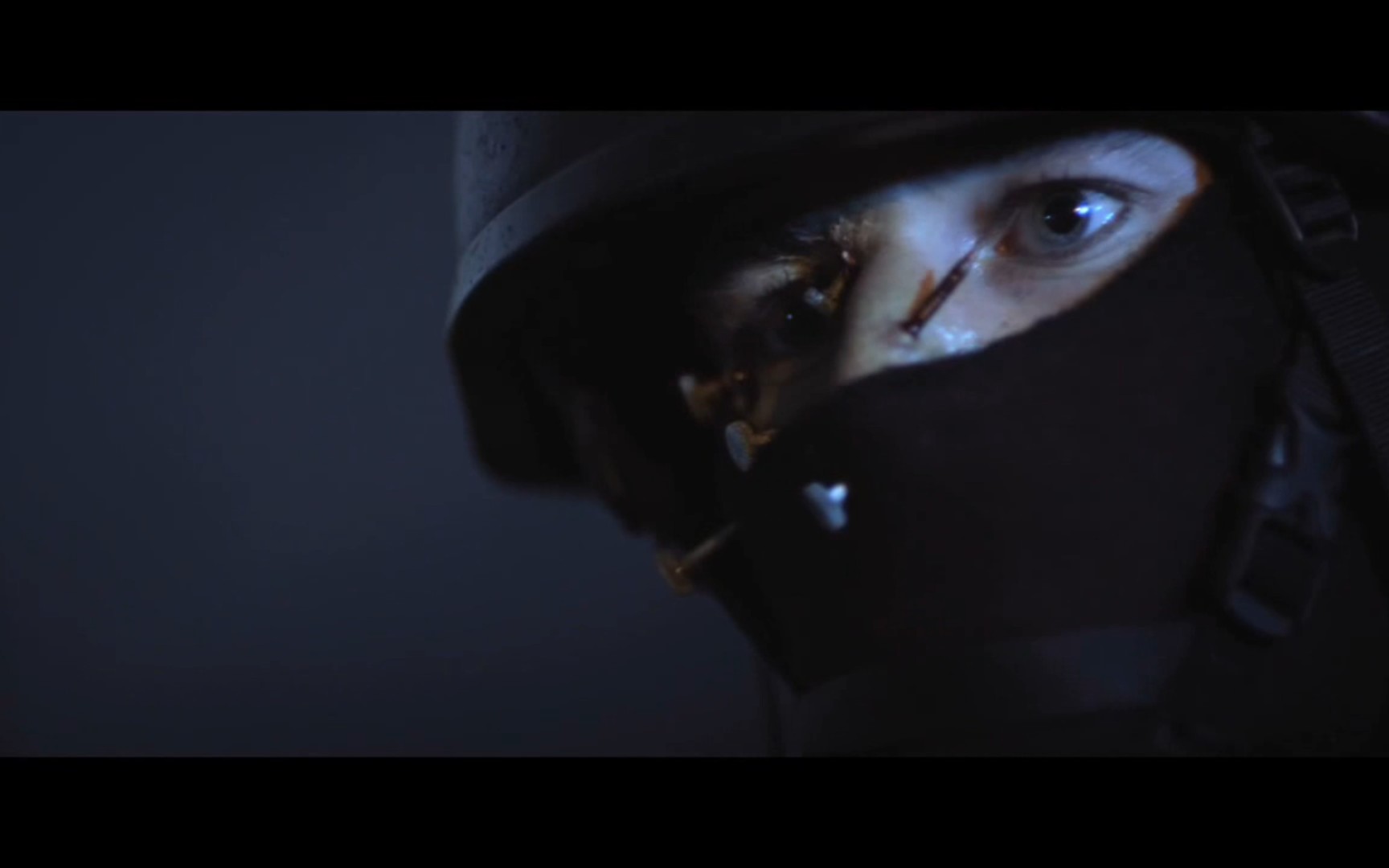 蒙面黑衣特警被击毙