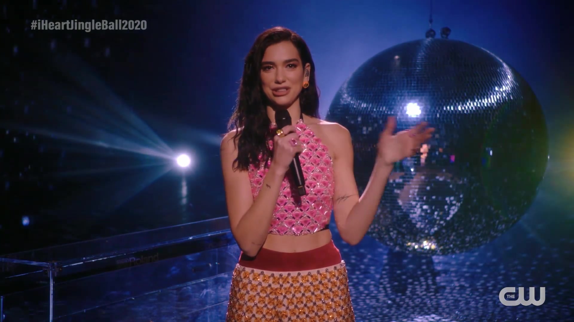 啪姐dualipa最新jingleball演唱会献唱levitatingdontstartnow和happy