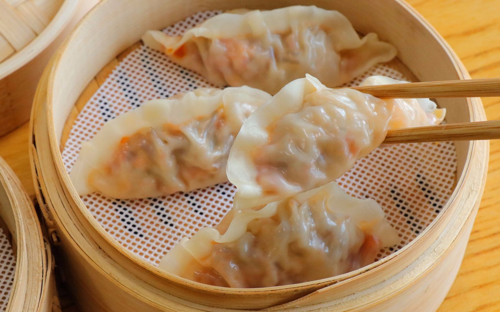 【泡菜大蒸饺】饺子面点冷冻做,早餐花几分钟就搞定,鲜嫩又开胃