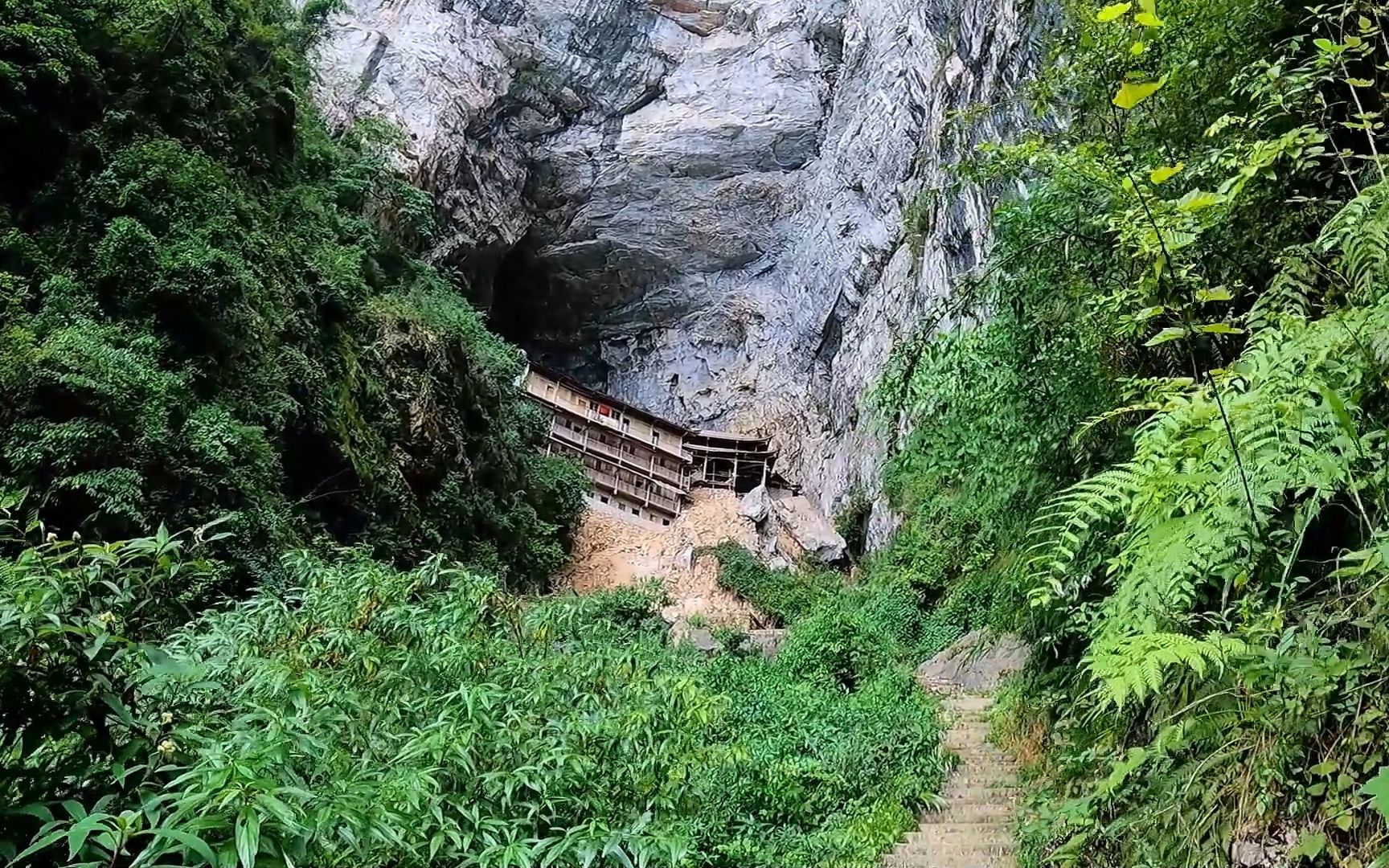 探索乾元山银光洞,小伙一人进入,据传哪吒曾锁一条恶龙在洞中哔哩哔哩bilibili