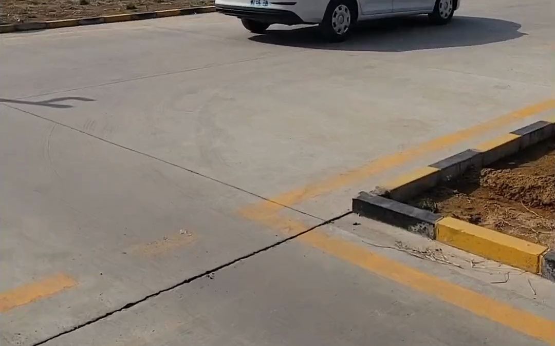 记住一个参考点轻松学会倒库百分百不压角!