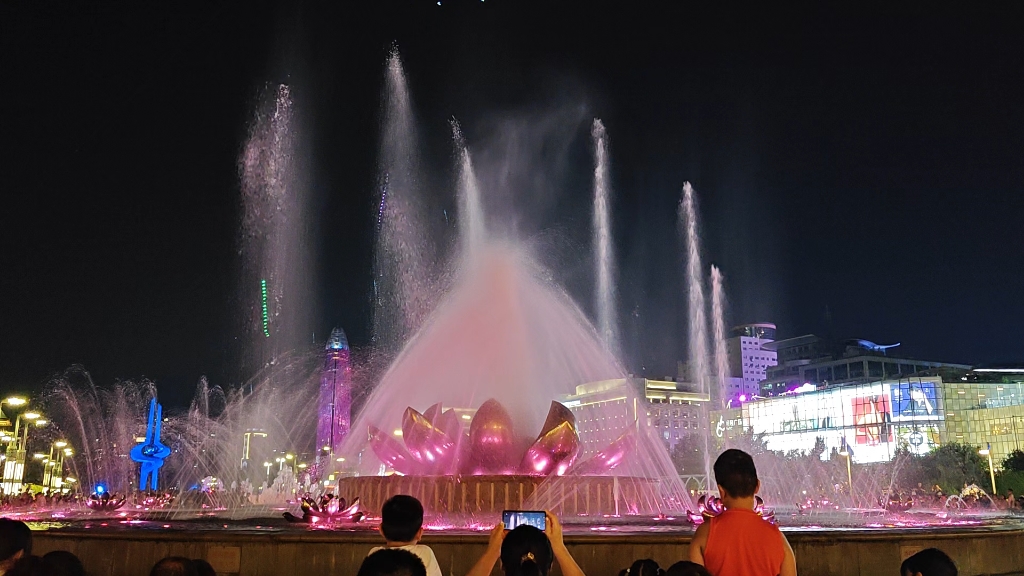 济南泉城广场音乐喷泉《走进新时代》