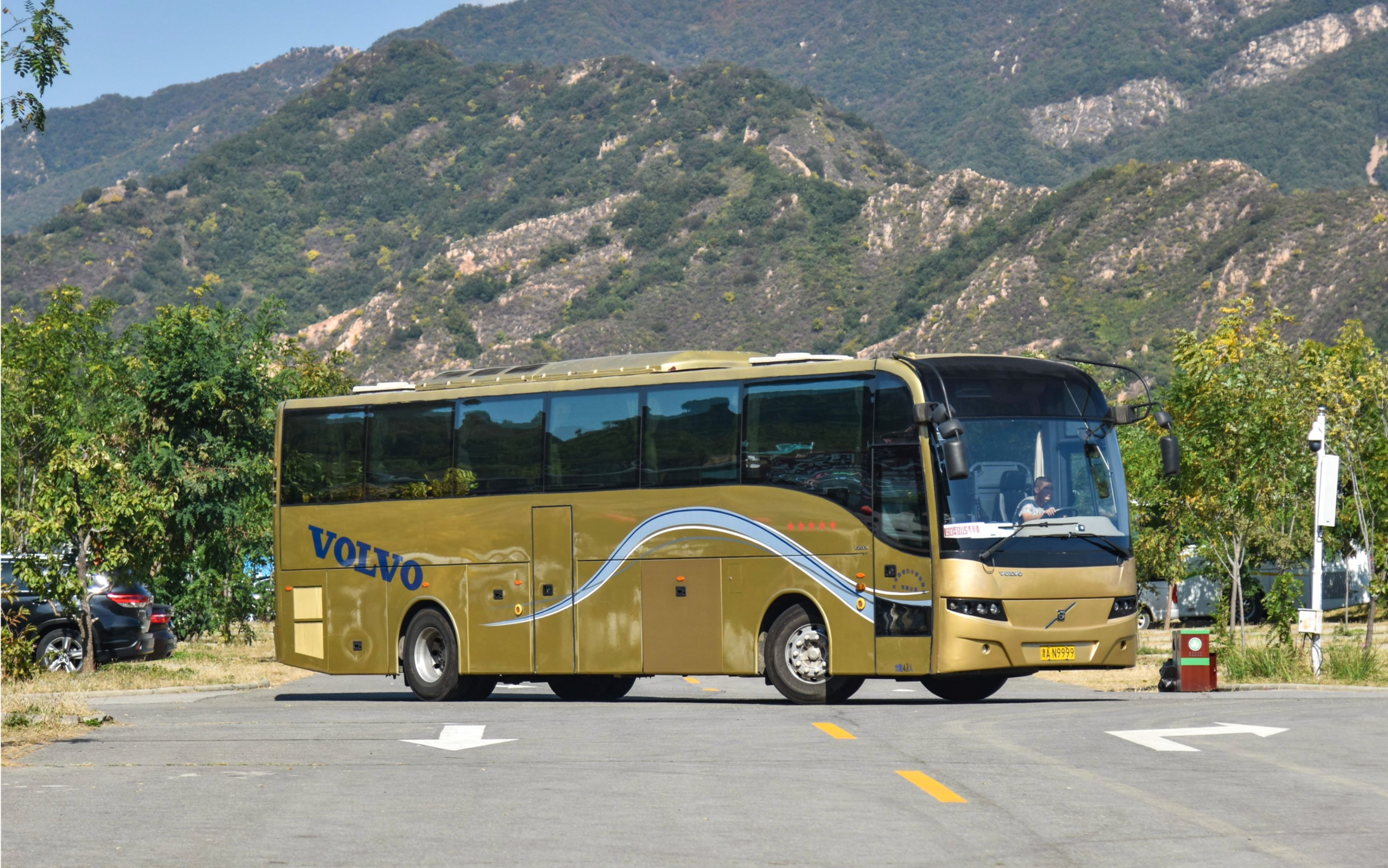 津门巴士高客盛宴主题包车活动西沃xw6122da(9300)声浪实录(津an9999)