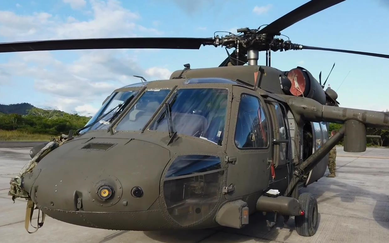 【索托卡诺空军基地】近距摄影 - uh-60l"黑鹰"中型通用直升机(美国