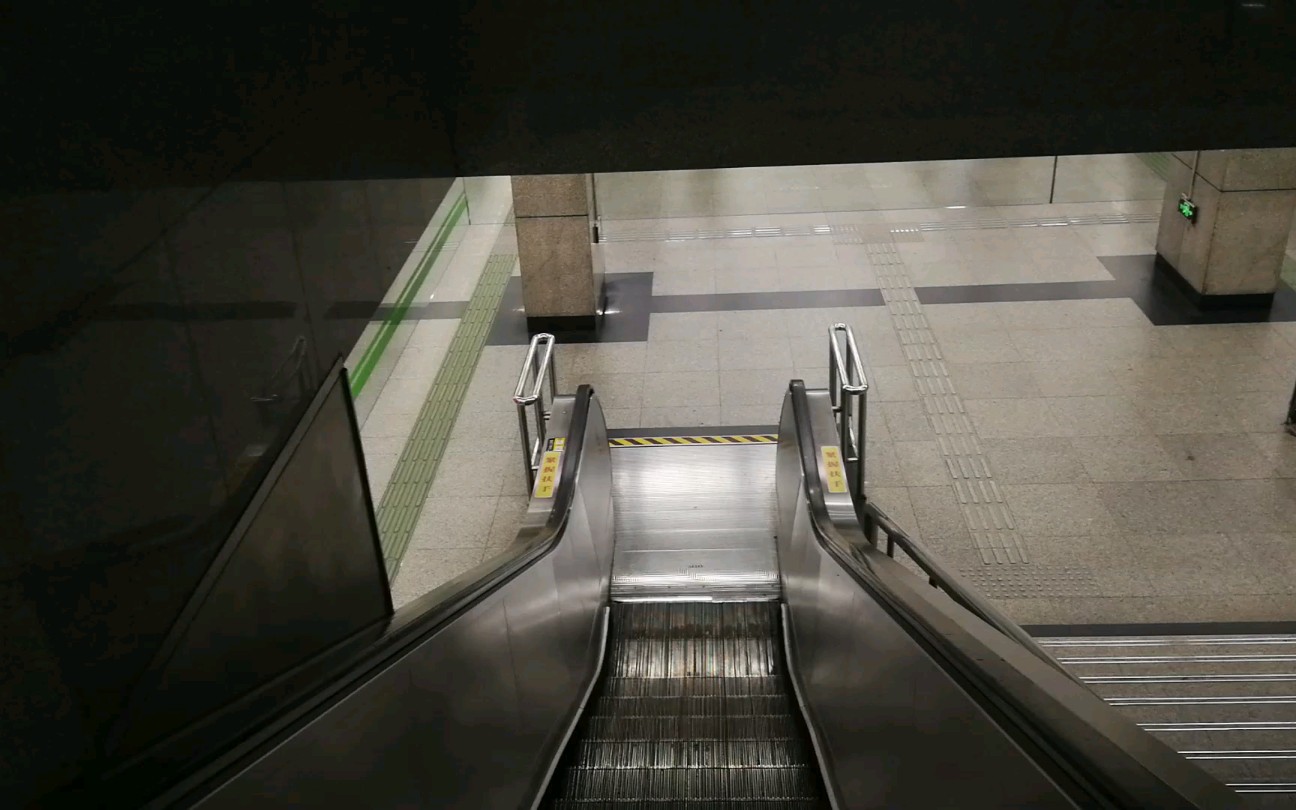 我来实况在上海地铁江苏路站从11号线换乘2号线全过程!