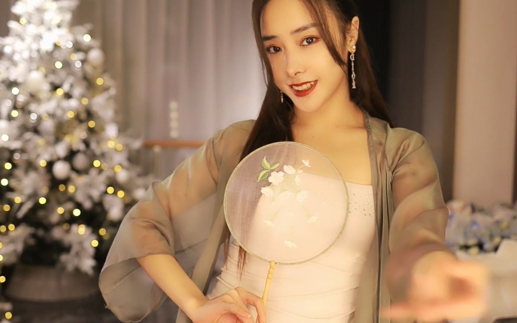 帝王的1月23日体验卡!王筱沫沫《逍遥游》,墨绿纱裙