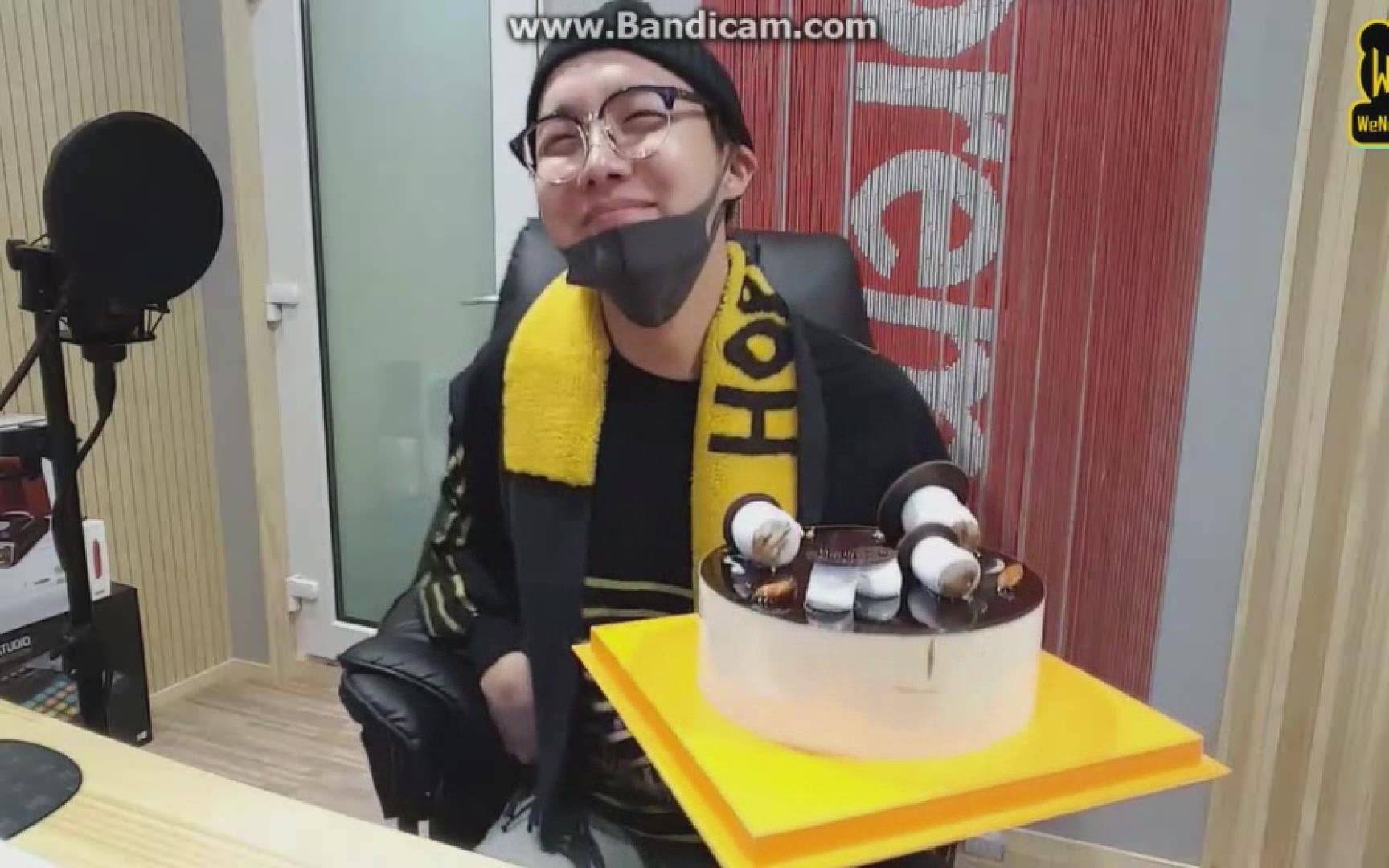 【防弹少年团】【郑号锡】准备蛋糕唱生日颂的厚比超级可爱啦