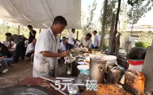 Download Video: 山东平邑地方大集，当地特色小吃，5元一碗，火爆到座无虚席