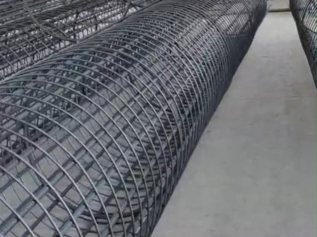 钢筋笼底部是要封口,防止杂物进入,影响检测精度