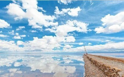 [图]美！日本节目报道中国茶卡盐湖：风景酷似《千与千寻》的场景