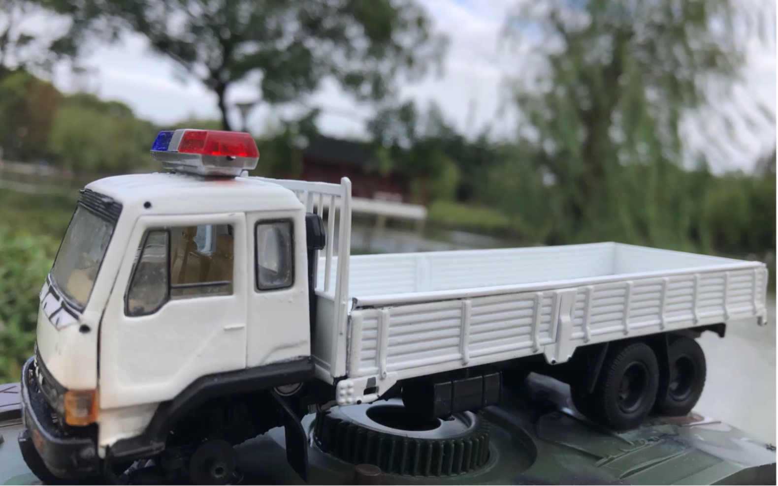 我少年时曾经最喜欢的车——这台解放ca151卡车也改为履带版啦!