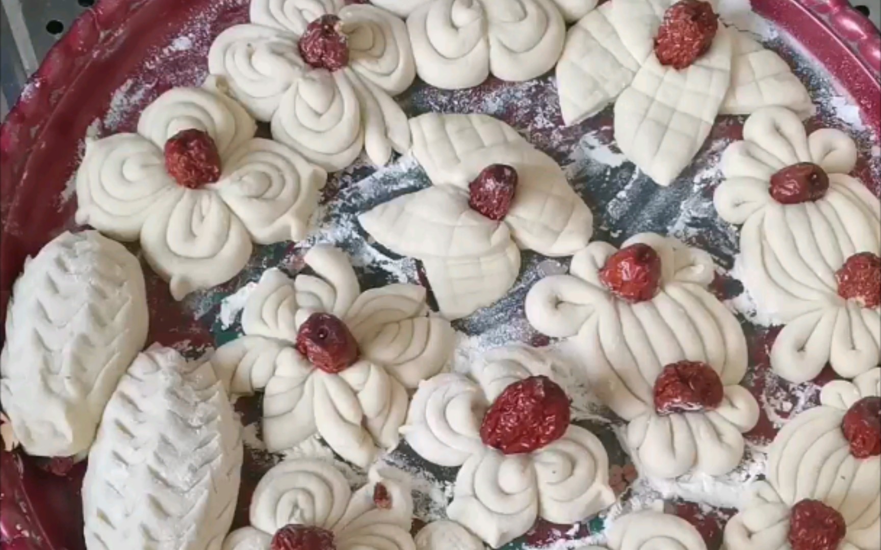 过年了,俺妈在家里做些馍花(花样馍)吃!