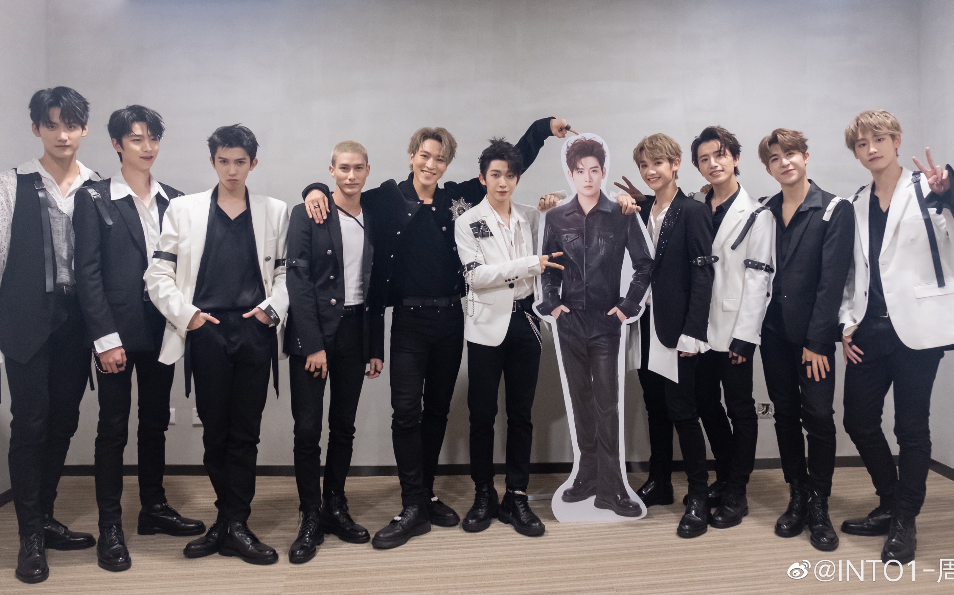 into1成团舞台首秀into1521狂欢节直播