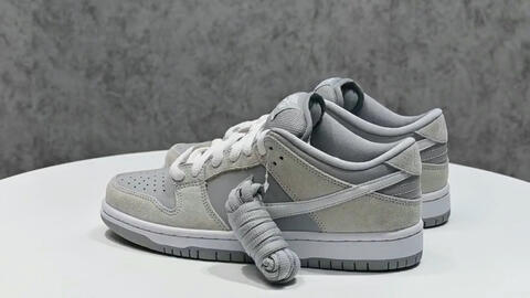 Dunk Low SB 'Summit White' AR0778-110