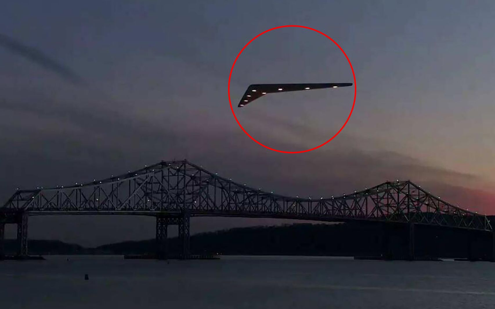 ufo未解之谜史上最大规模ufo目击事件不明光斑闪烁菲尼克斯之光真相