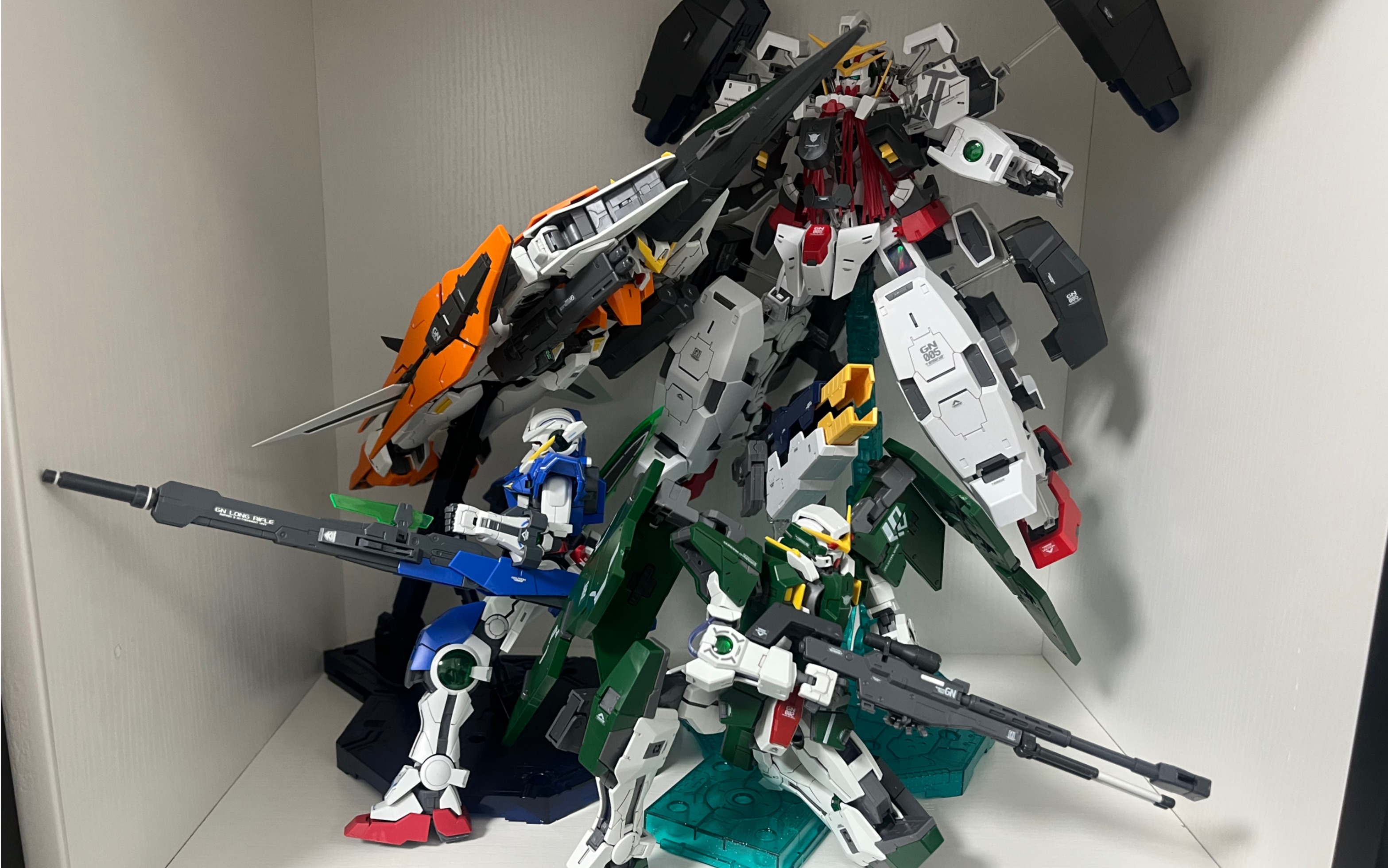 00四小强(主天使,能天使r3,德天使,力天使)