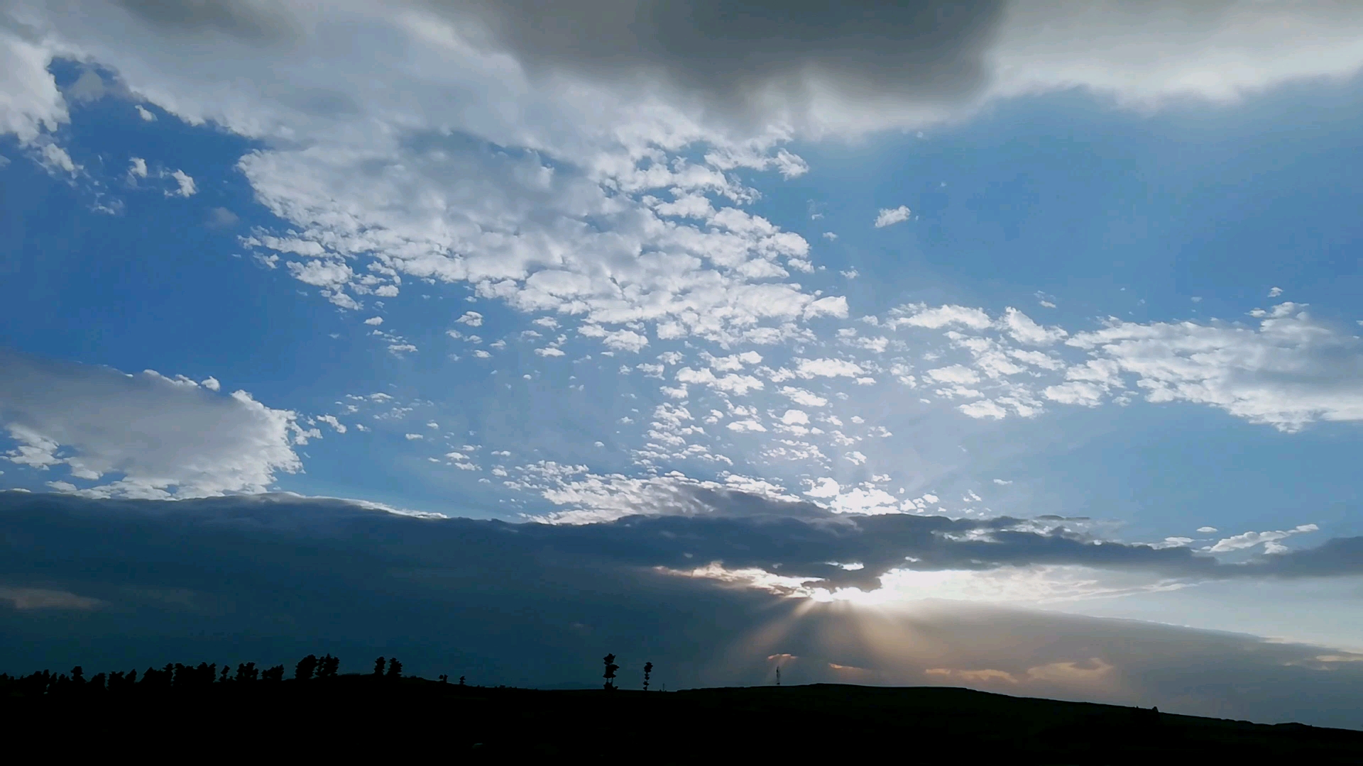 很蓝的天空,希望给人带来好心情