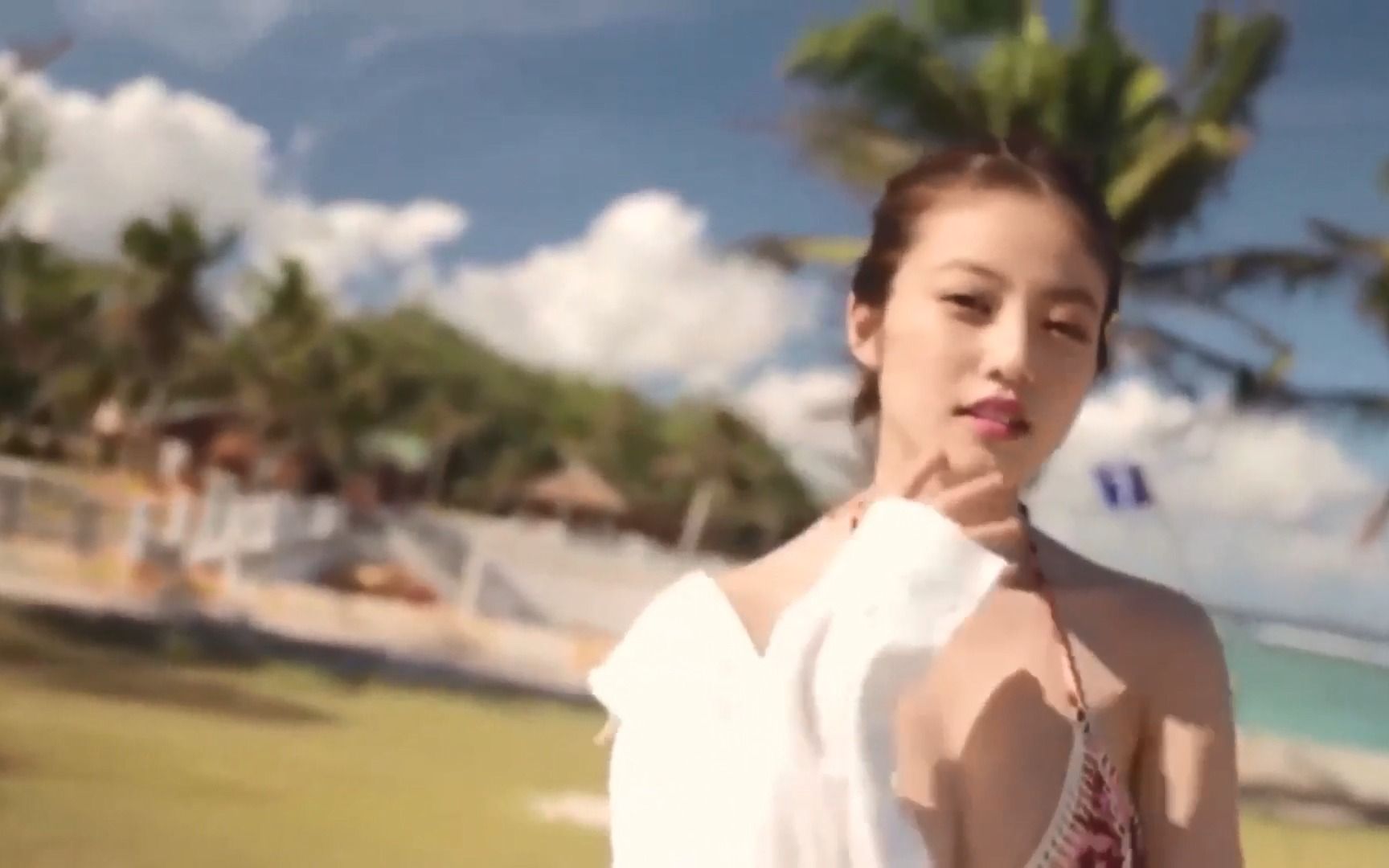 今田美樱海边泳装写真