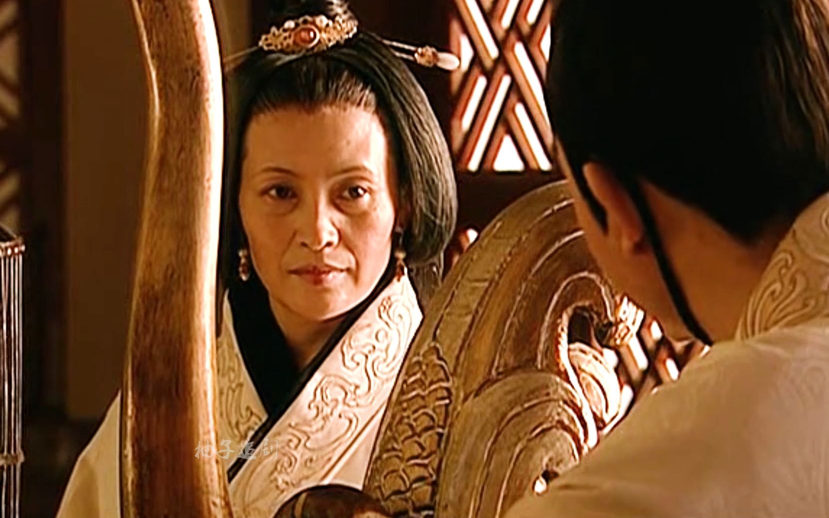 老太太刚去世王太后就秒变灰太狼逼着儿子给王家人安排好工作