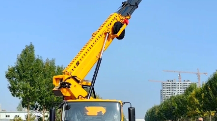 驰通40米高空作业车,采用江铃凯运国六底盘,原车配有多功能方向盘