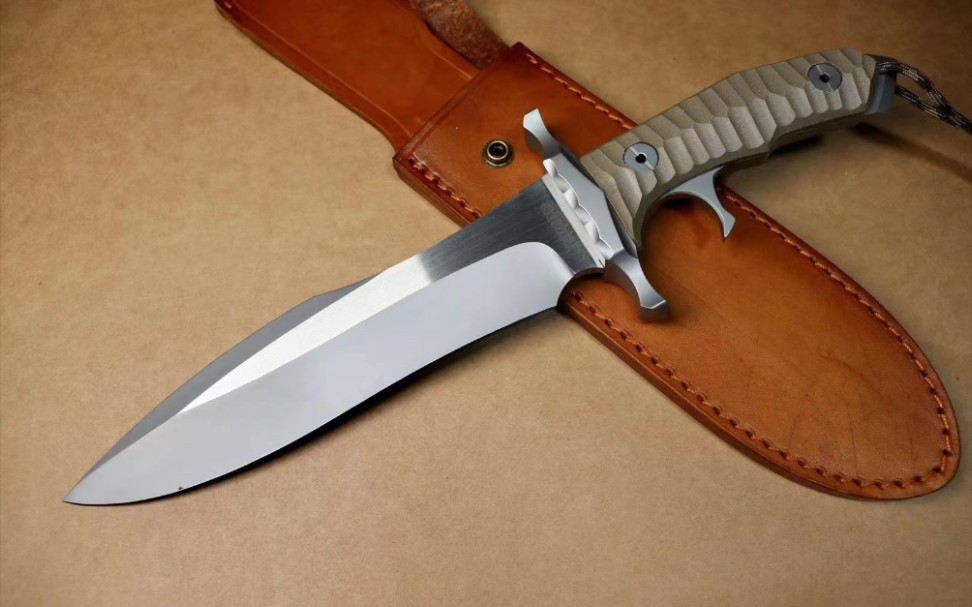 史泰龙在最新电影第一滴血5配备的战术直刀德国定制刀匠迪特玛波尔