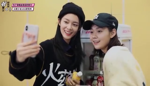 舞蹈课温馨时刻:傅菁徐梦洁尬舞场面爆笑_哔哩哔哩_bilibili