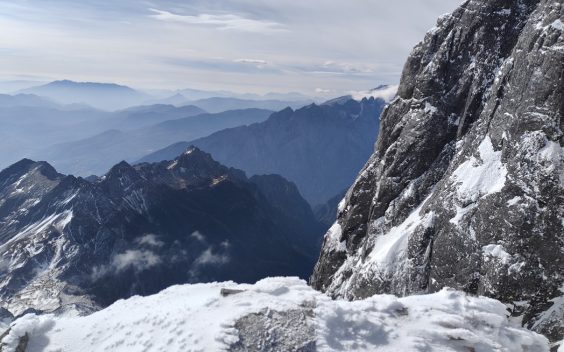 成功登顶第一座户外雪山,哈巴雪山,海拔5396m,下一座山仍然在路上.哔哩哔哩bilibili