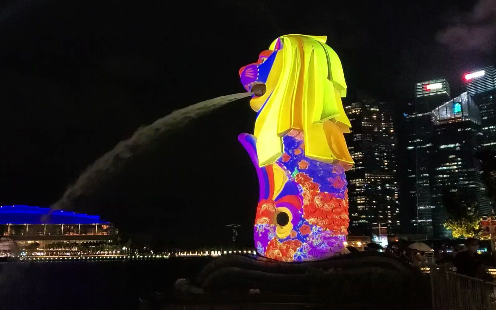 活动  新加坡鱼尾狮灯光秀share the moment