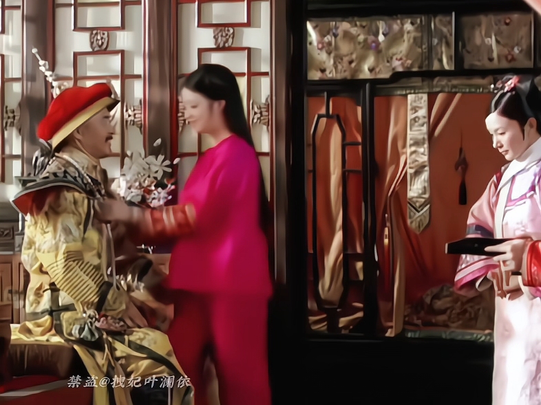 只有华妃能穿着睡衣服侍皇上更衣,她甚至还能在皇上走后再去睡个回笼