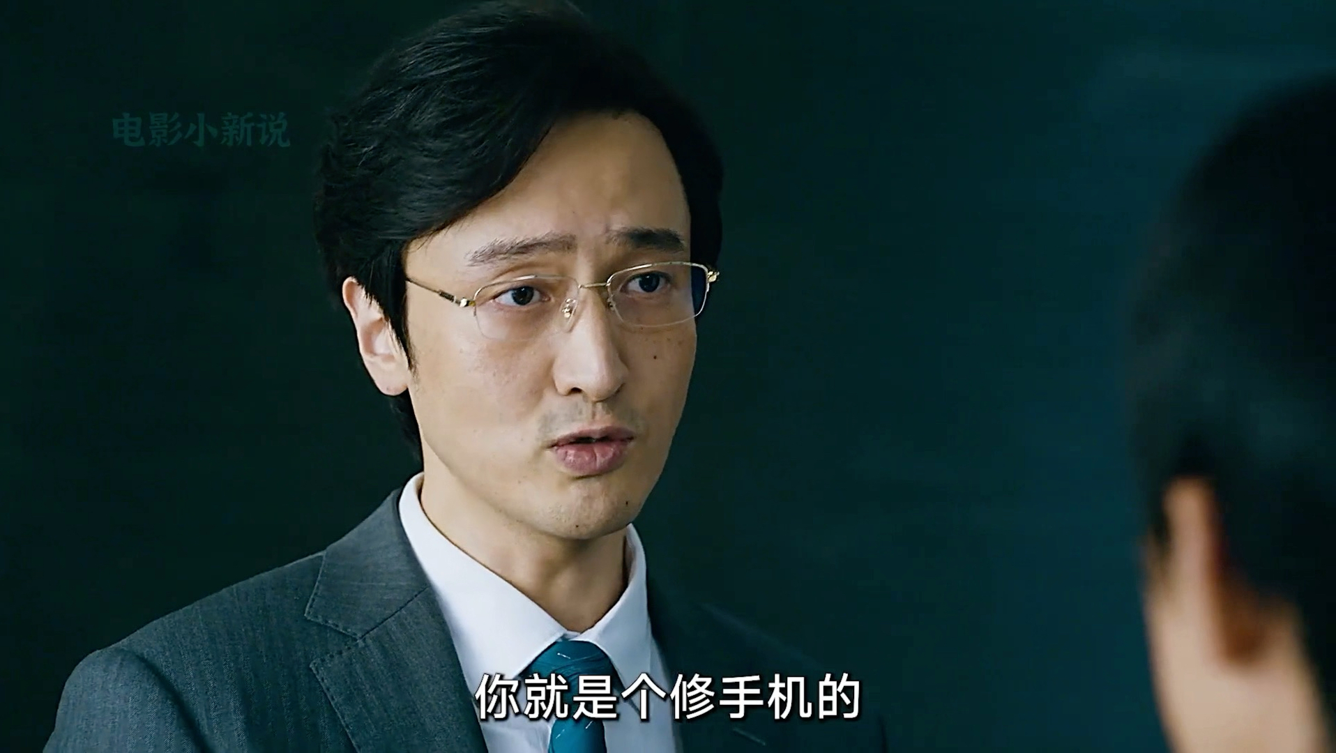 因为没有考上大学又只会玩手机，他干脆来了家维修店！重温经典国产励志电影《奇迹笨小孩》