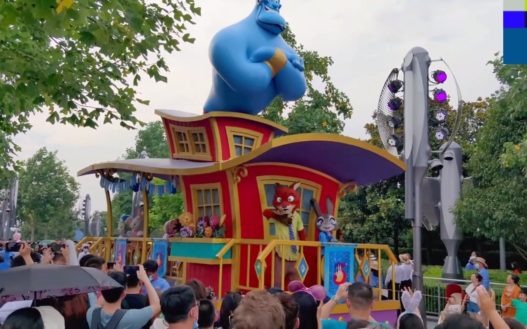 上海迪士尼夏日狂欢节城堡秀1