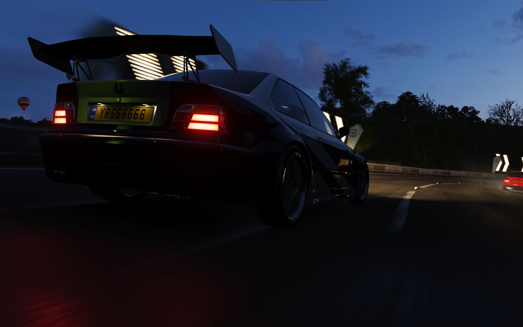 极品飞车高仿宝马m3gtr迎战巨汉极限竞速地平线4萌新