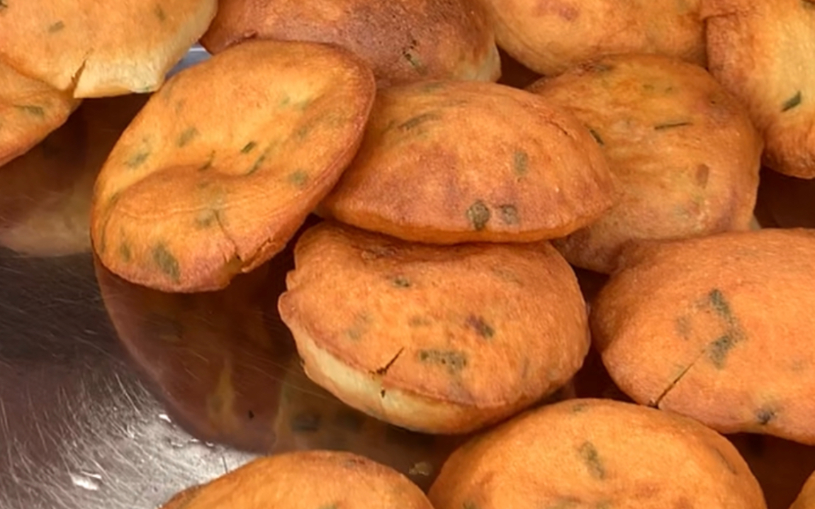 南方小城早餐必备的油饼2块钱3个