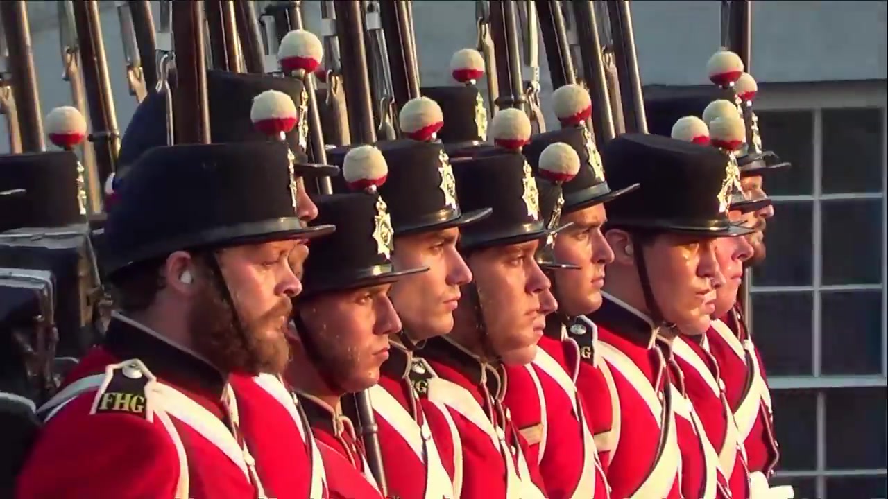 英国亨利城堡红衣军火枪手卫队操练表演