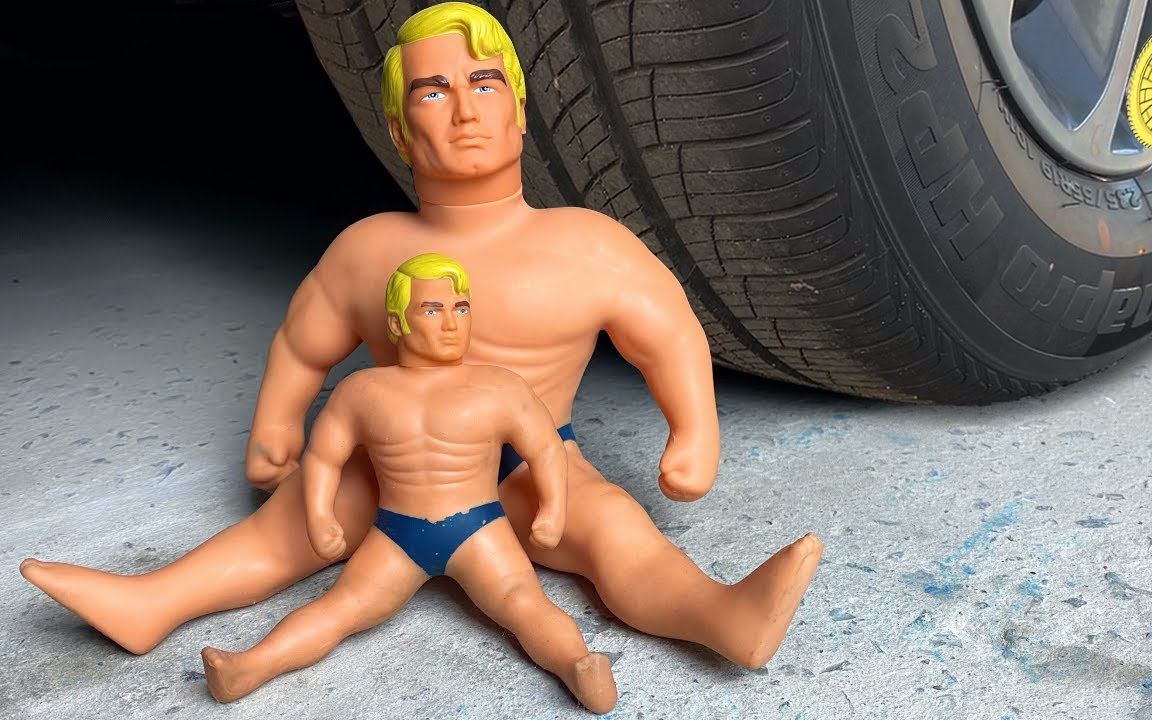 在大地下实验雪碧和弹力阿姆斯特朗vs车,用车压碎松软的东西!