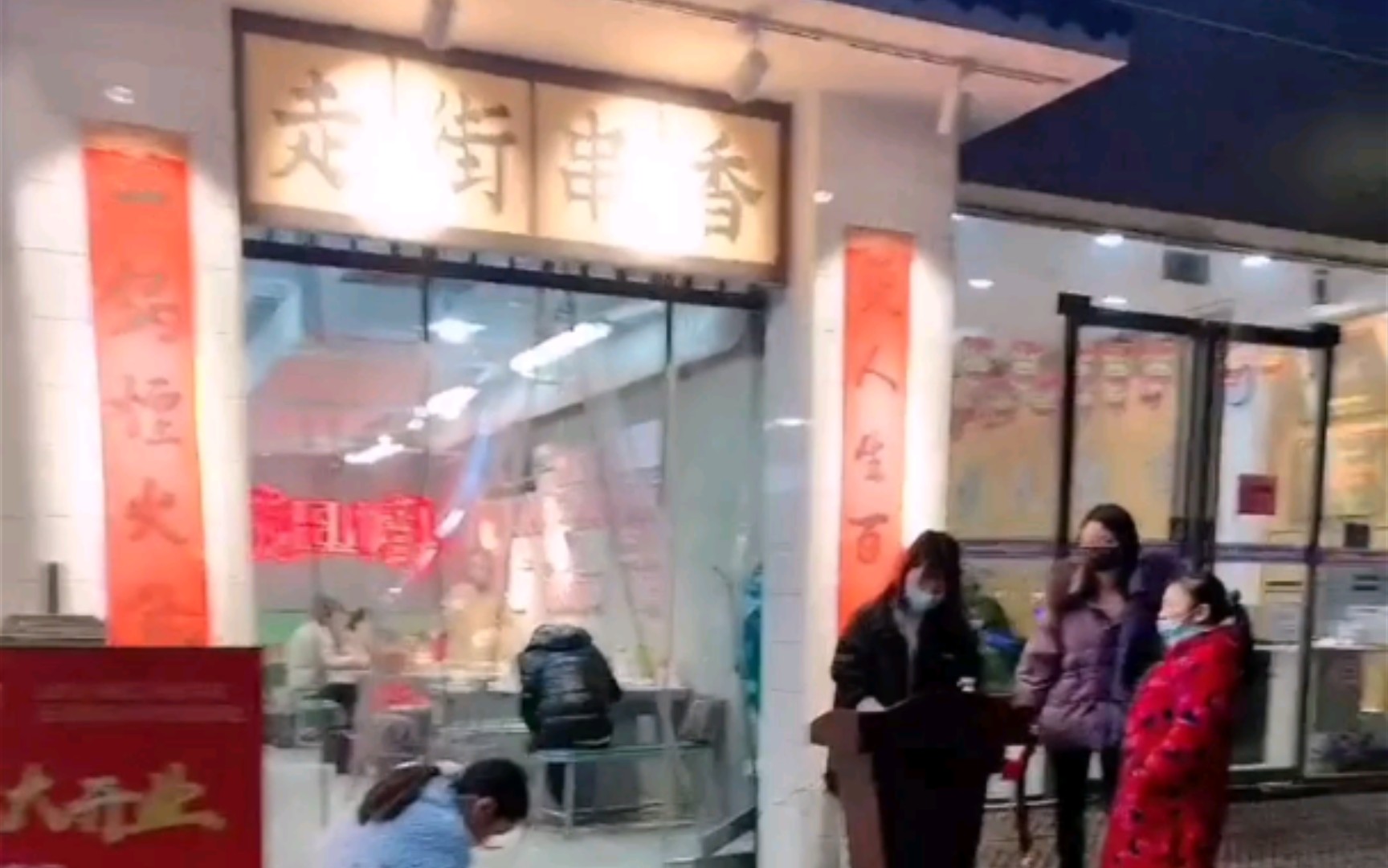 [图]投资100W的网红串串店，为何短短8个月就关门了？