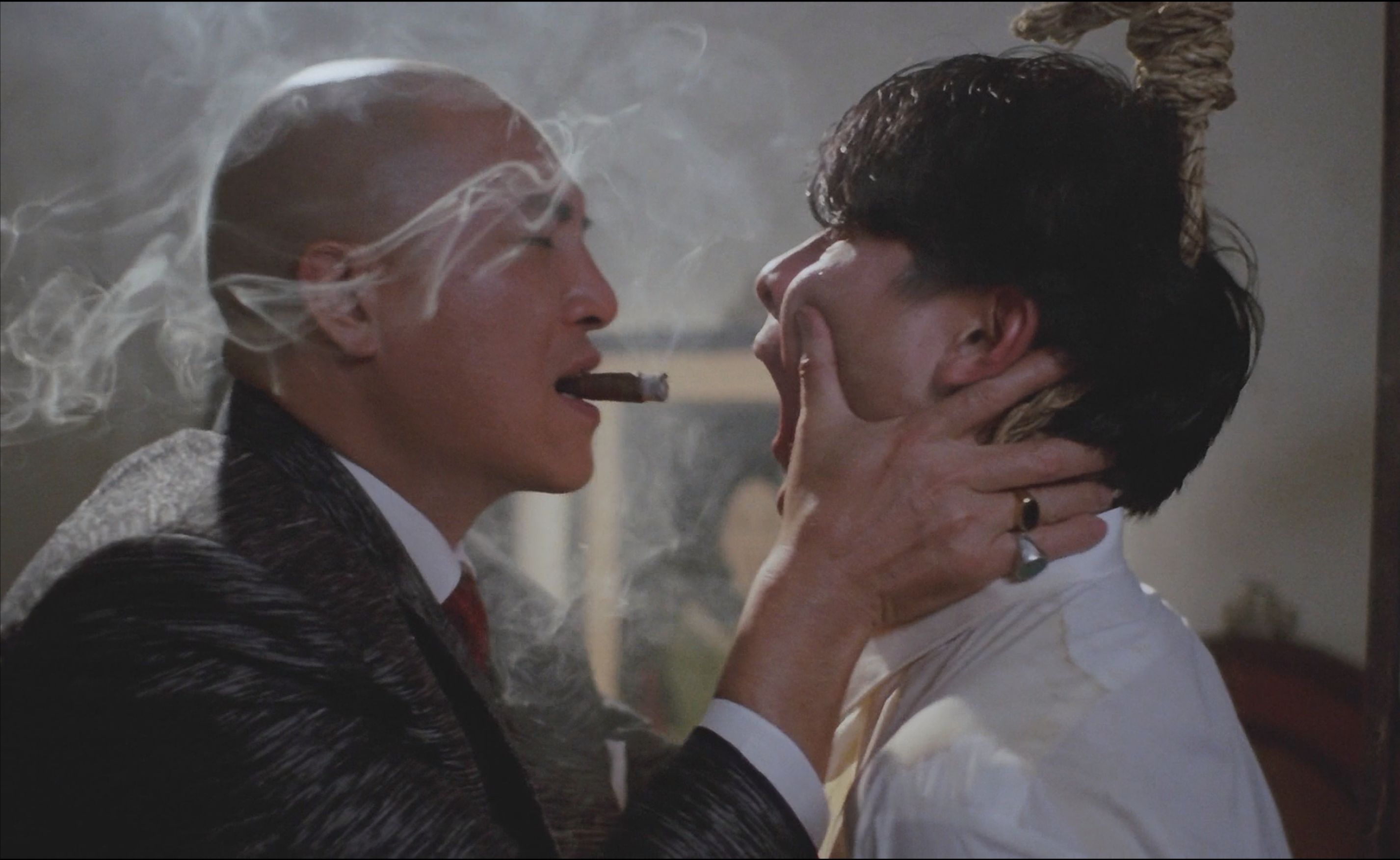 这是刘德华牺牲最大的一部电影,直接往他嘴里吐烟头,不愧是影帝