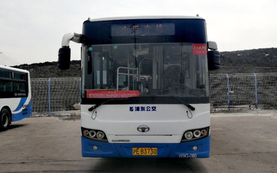 (浦东南汇)上海周南线区间公交车终点站雪野二路世博大道离站(雪野二