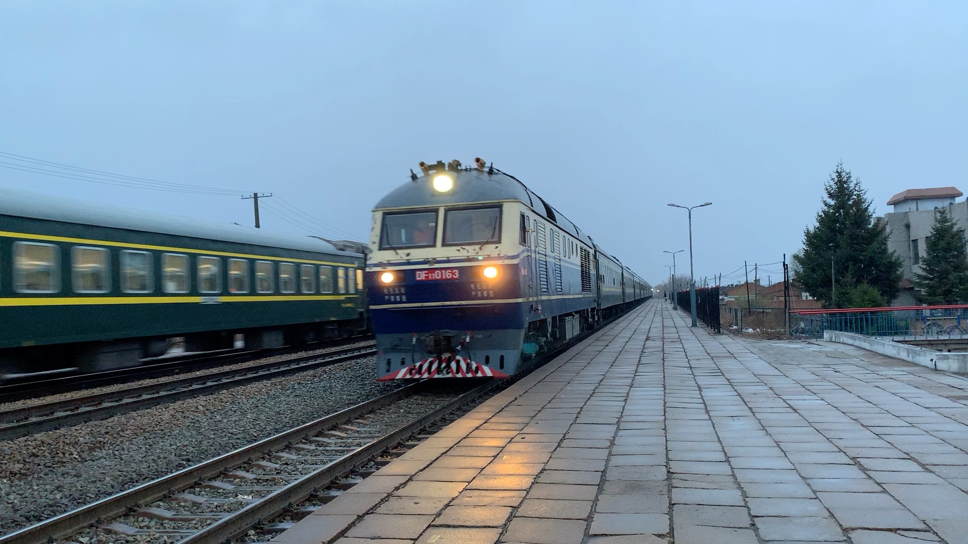 客车快7231次滨北线康金井站一道停车