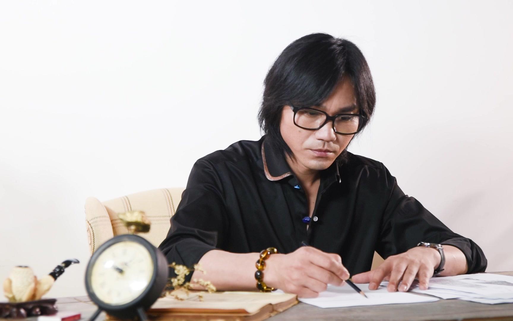 中国十佳时装设计师·杨子——江西南昌大学滚屏播放小视频