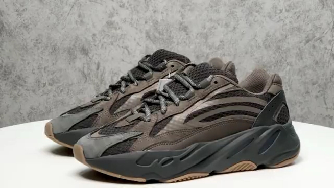 yeezy700v2 黑棕 晶洞宝藏 eg6860