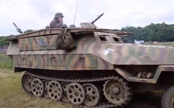 德国sdkfz250半履带装甲运兵车赏析