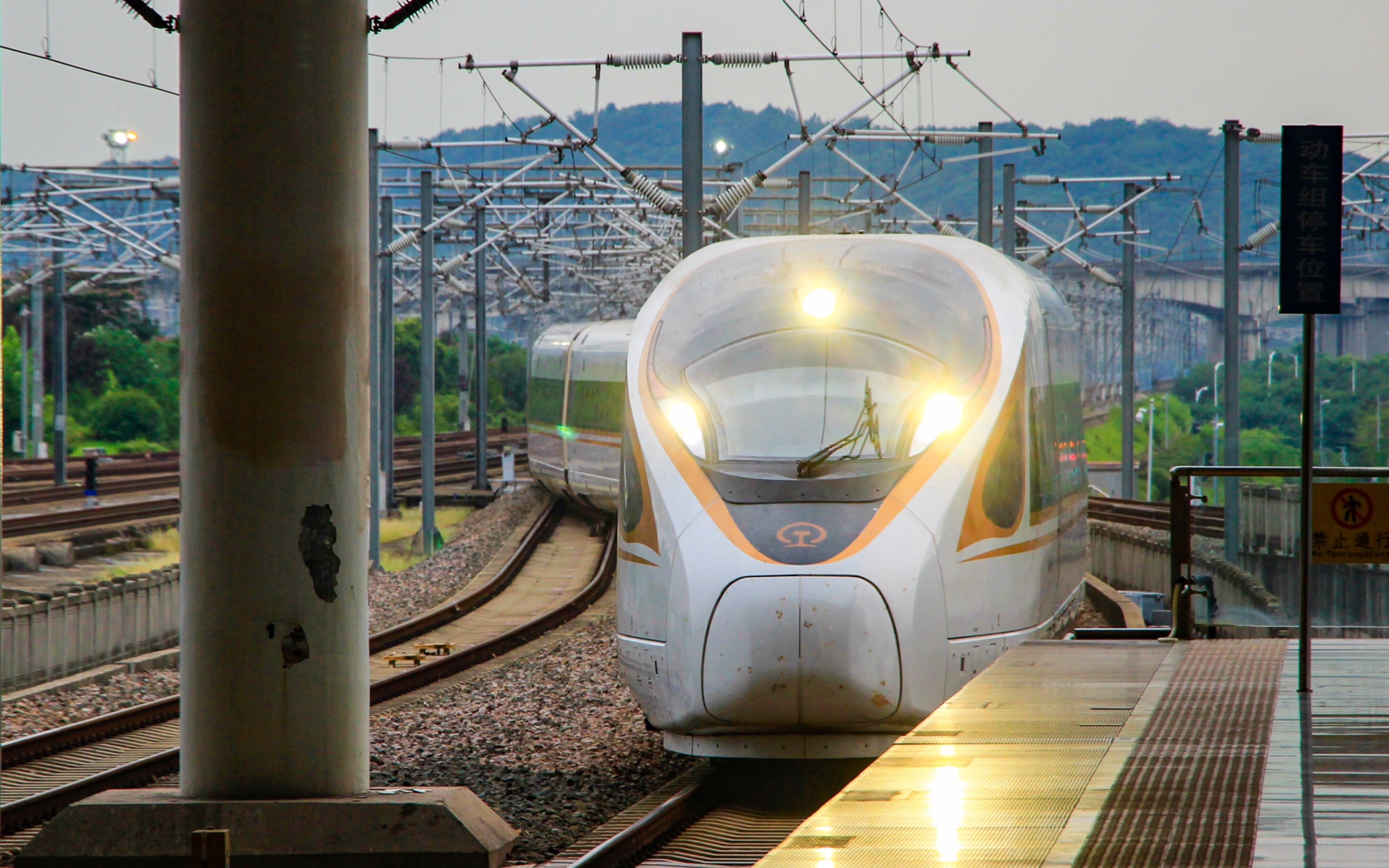 南京南站 g17 cr400bf-b出站& crh380cl出站