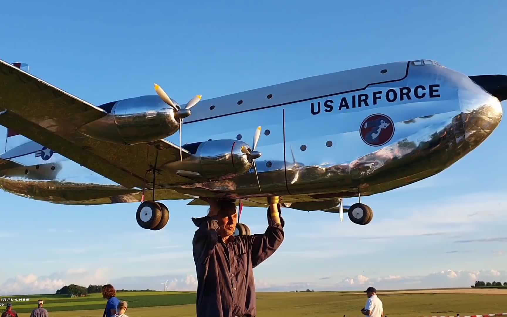 超轻的大型像真机 道格拉斯 c-124-2_哔哩哔哩_bilibili